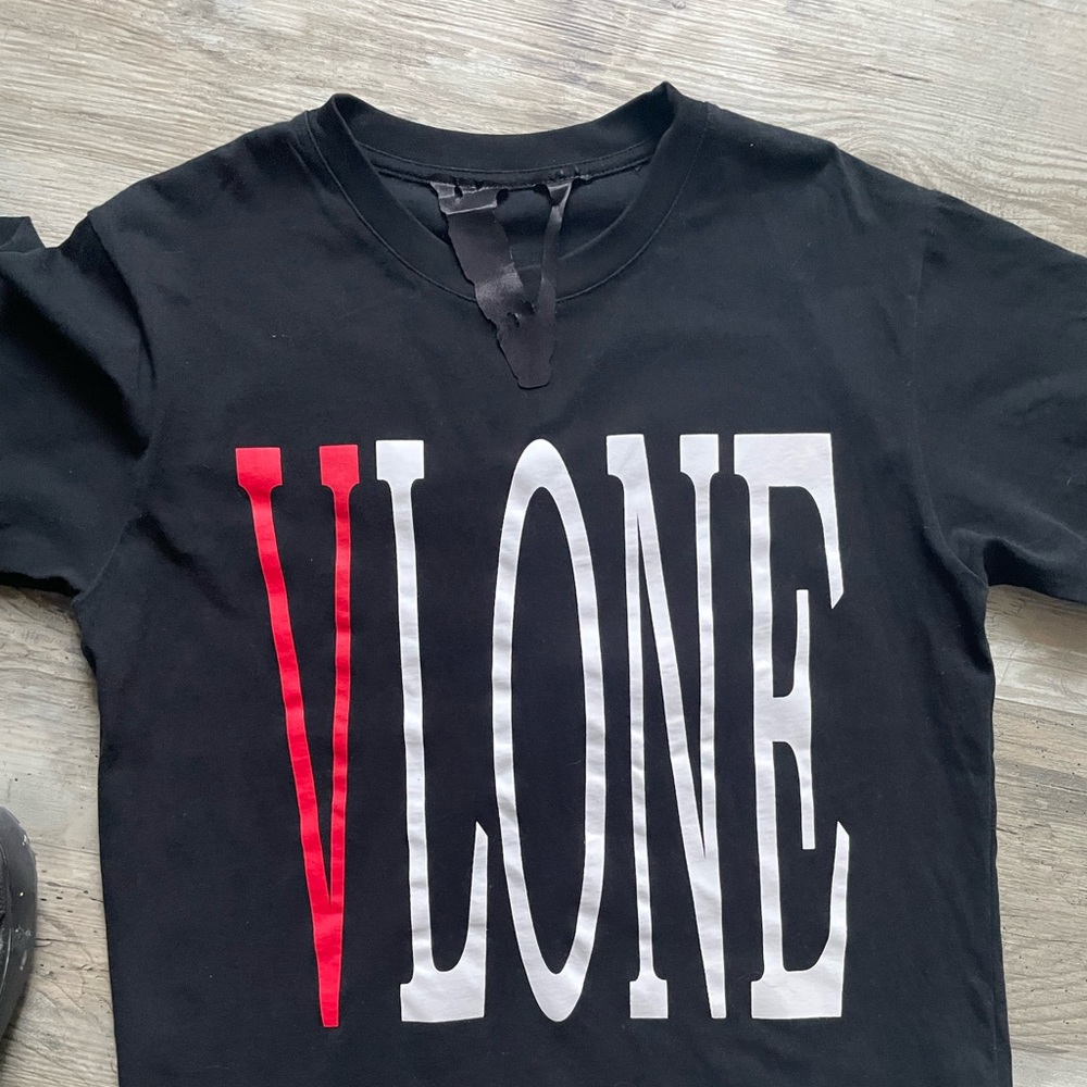 V lone unisex tee